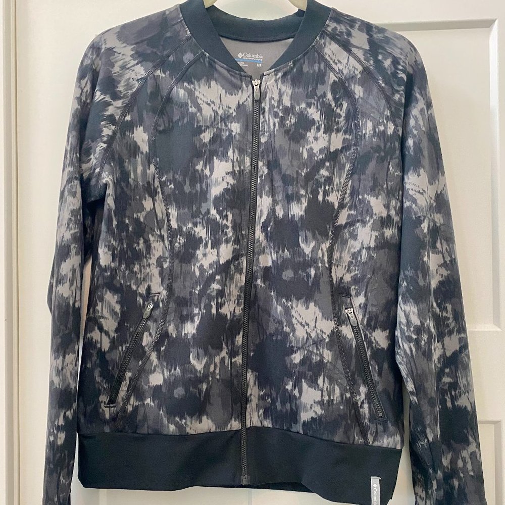 Columbia Full Zip Camouflage Top Small